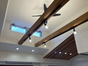 612585E9-BFE9-4E1F-94EB-372094BA15C2