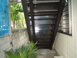 階段塗り替え (3)
