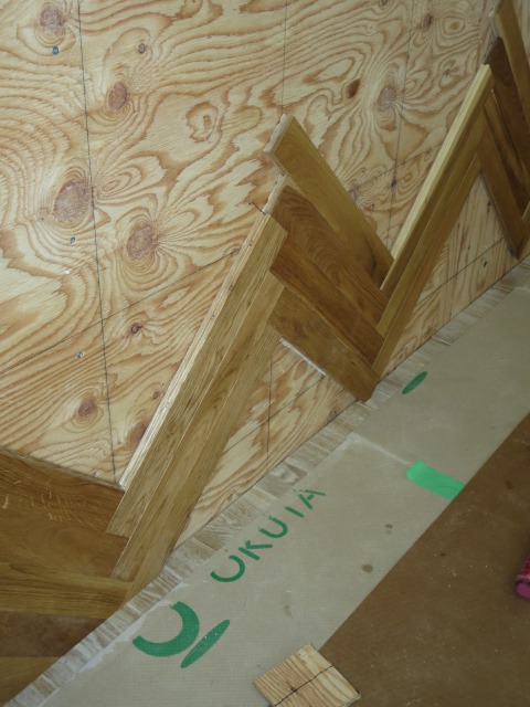 35帖のLDK　拡がる天井装飾～ニッシンイクス　ウッドパネル