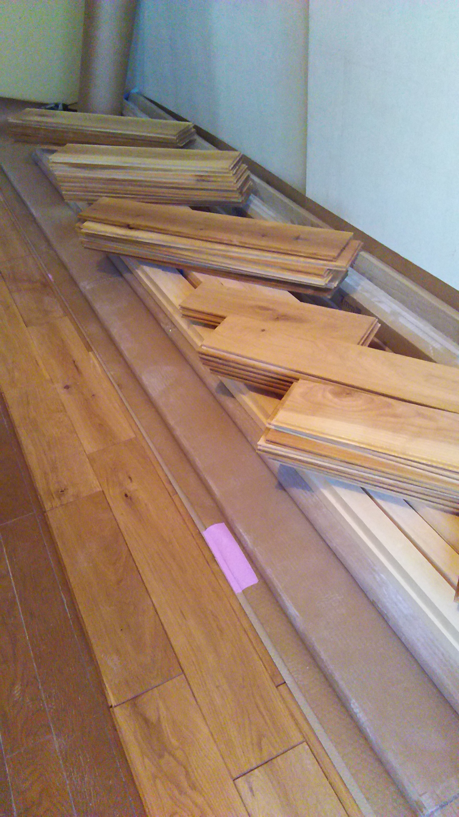 無垢の床を美しく仕上げるために、大工さんがしていること。