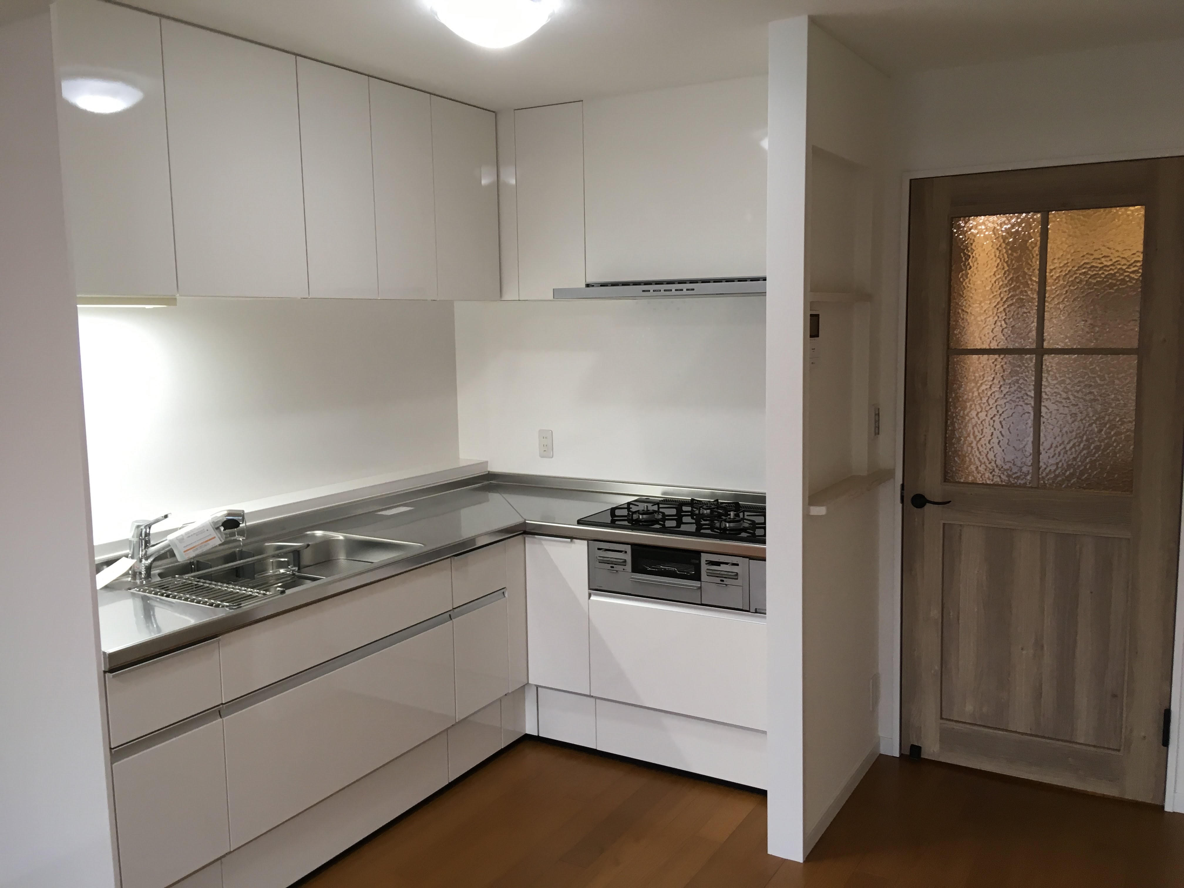 清潔感ある白いキッチン