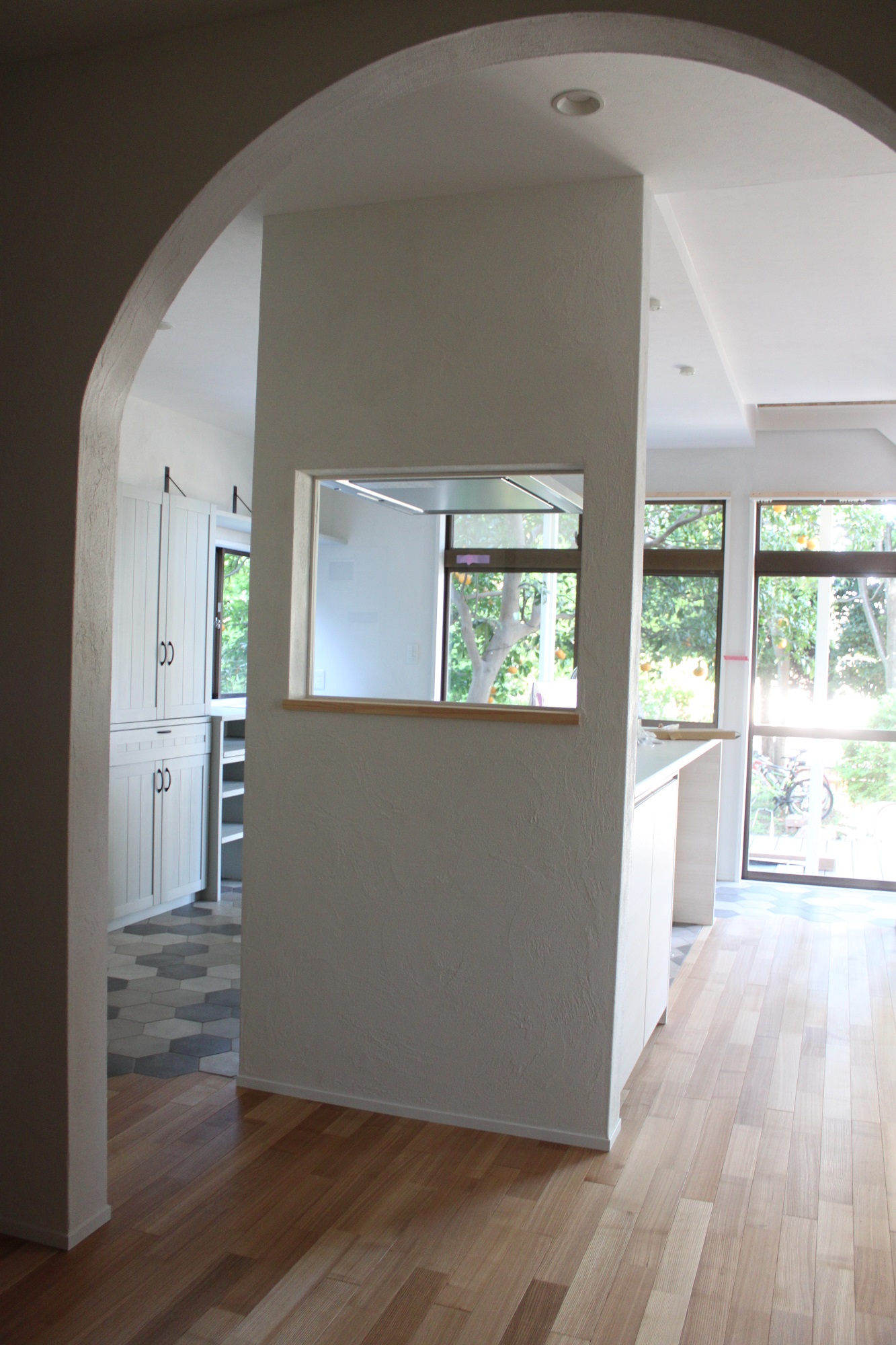 “地中海風リノベーション”は、玄関からスタートします！！