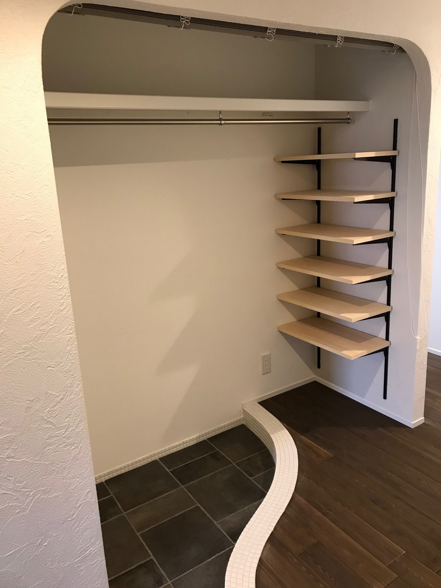 玄関の扉は、入った瞬間“住む人の世界”が広がる扉であってほしい・・・