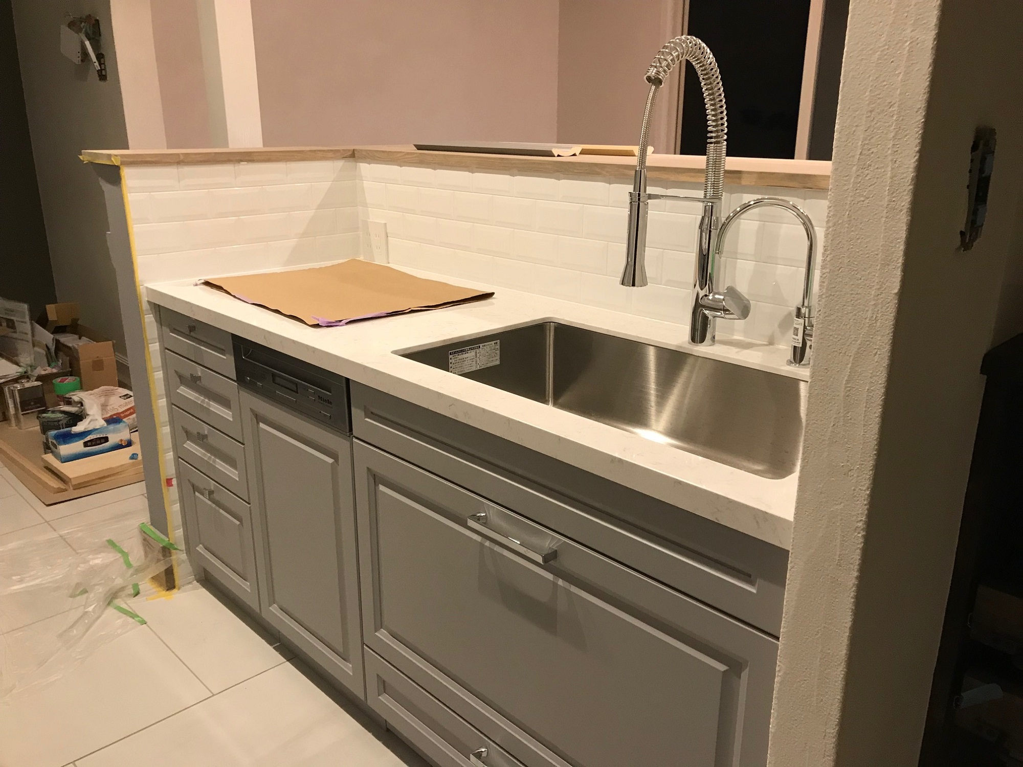 エレガントなキッチンカウンターは見応え十分！に仕上がりつつ・・・あります！