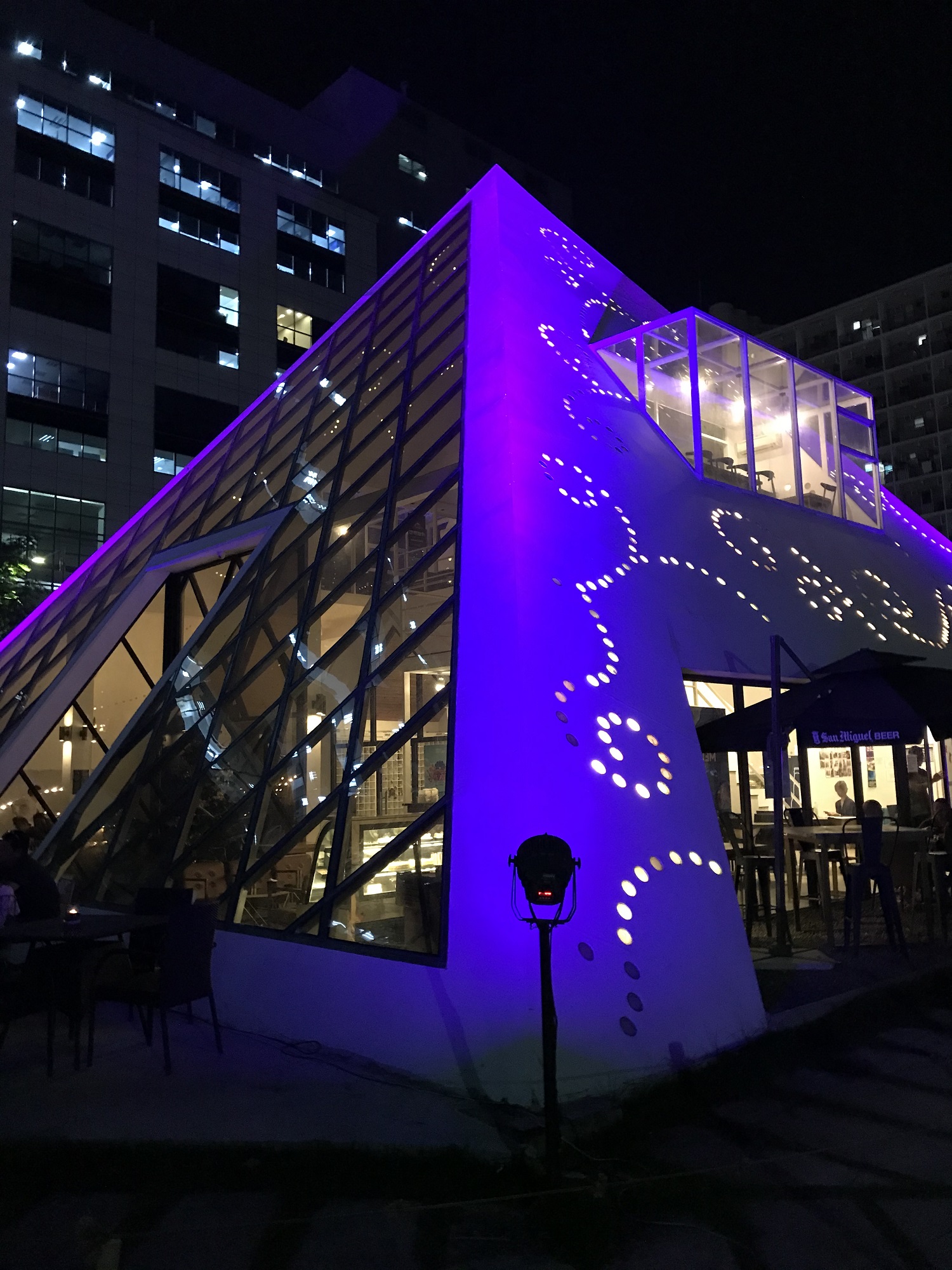 セブ島の夜は、アラフォー日本人女性をセンチメンタルにさせます。。。