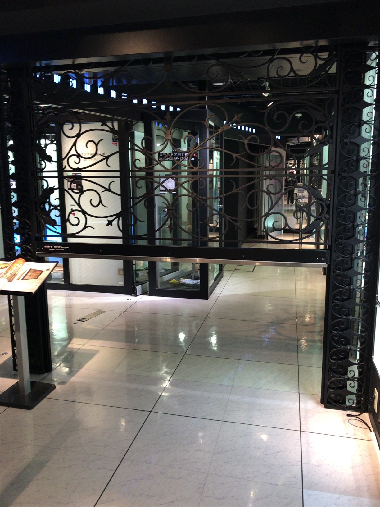 ヨーロッパの古城の様な家にも　IN『スガツネ』②