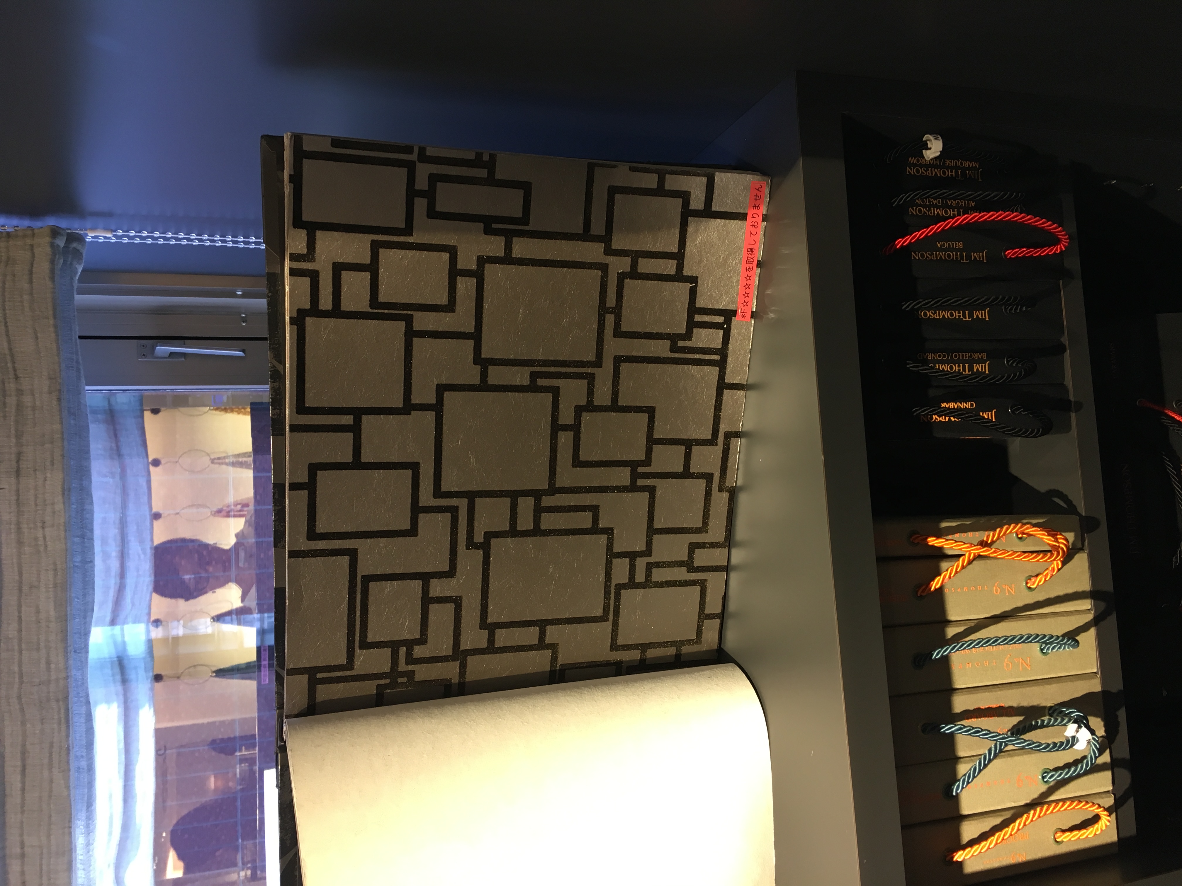 ベッドヘッドの生地を選んできました