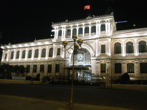 中央郵便局夜