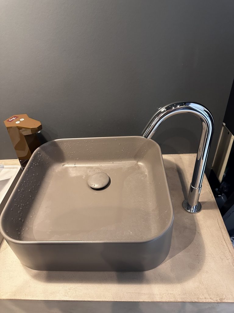 1290BBD9-C7AF-4C52-ADBC-65C92010ACE0