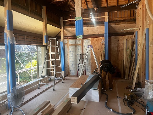 築80年　床の間の再生 ― 虫食いの落とし掛けと黒檀の床柱 ―