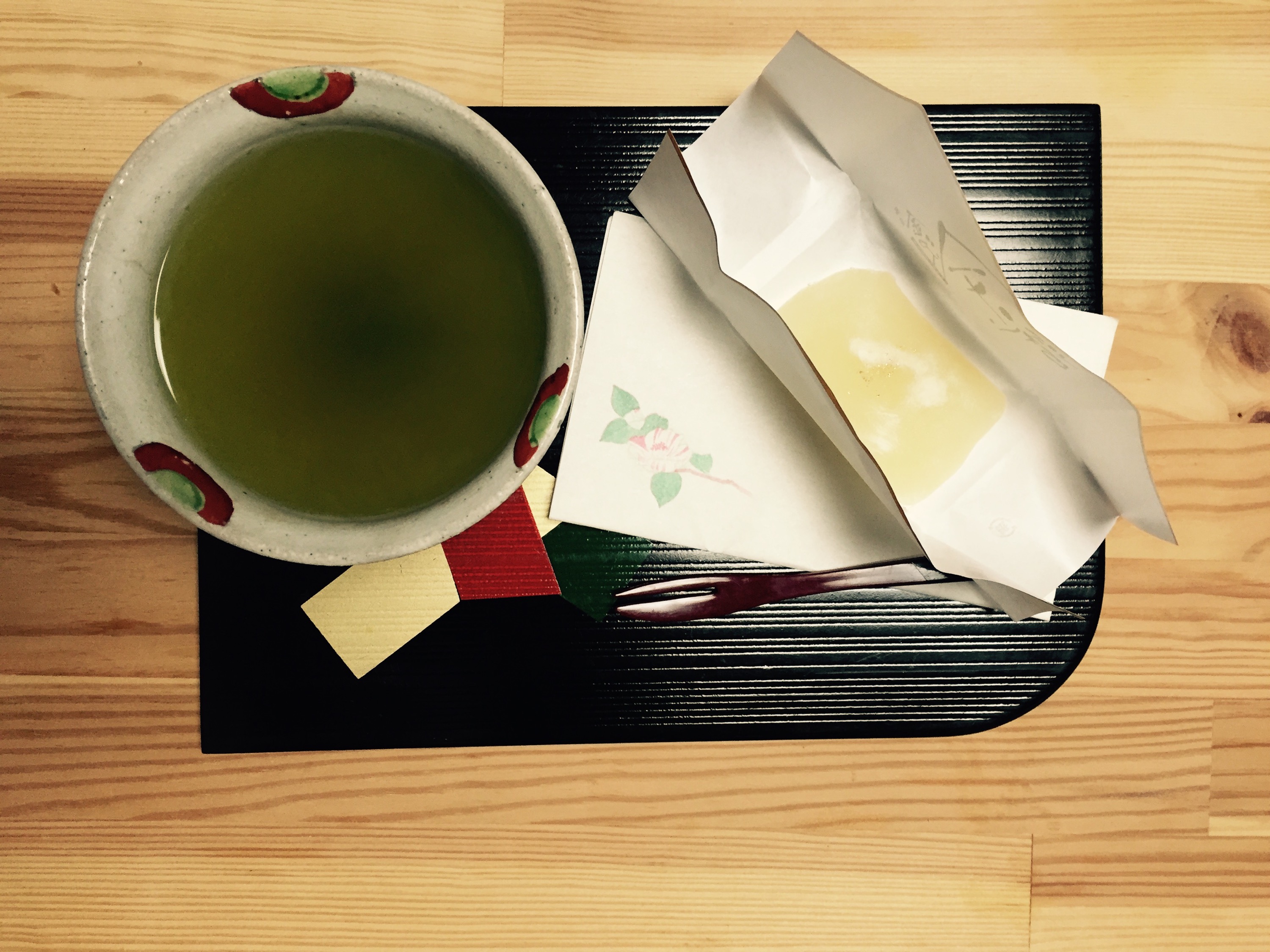 銘菓金沢金箔〜金箔羽二重餅〜