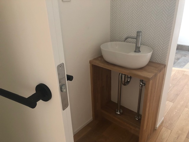 トイレ手洗カウンター