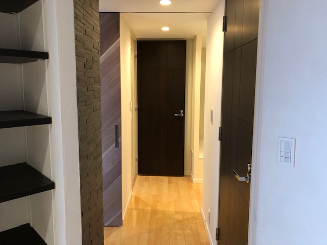 天井埋込レールの扉