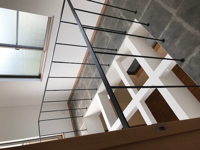 吹き抜け＋アイアン手摺②