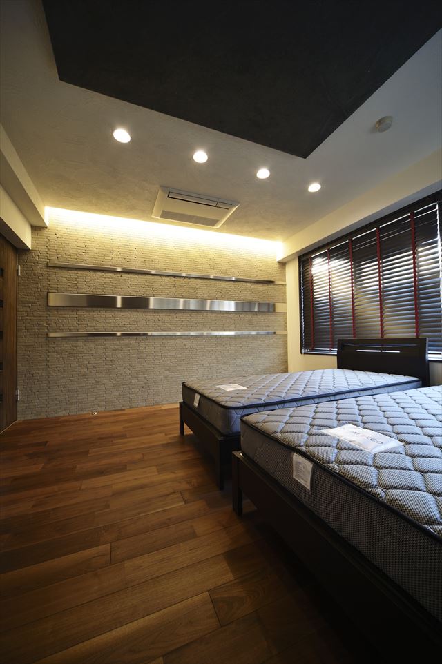 ラグジュアリーな空間～タイル×ステンレス×照明～②