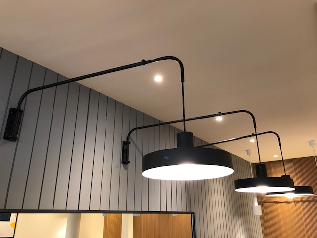 印象的な黒のブラケット