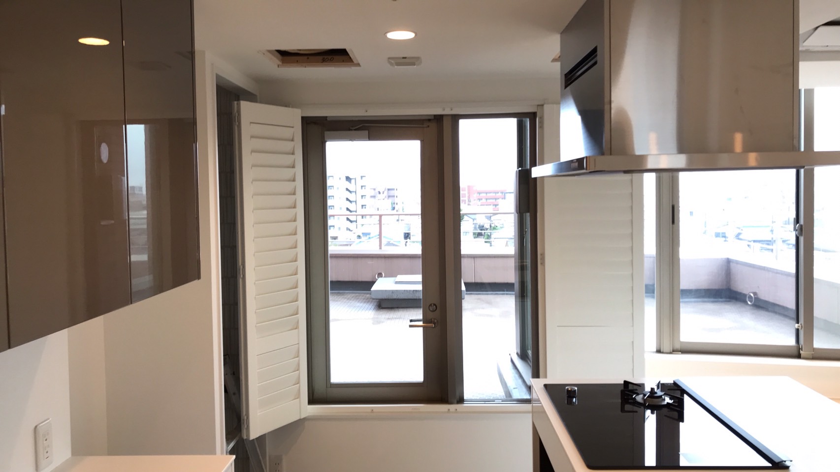 ウッドシャッターが設置されました！