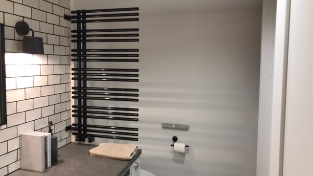 ラグジュアリーな洗面脱衣室～白×黒～