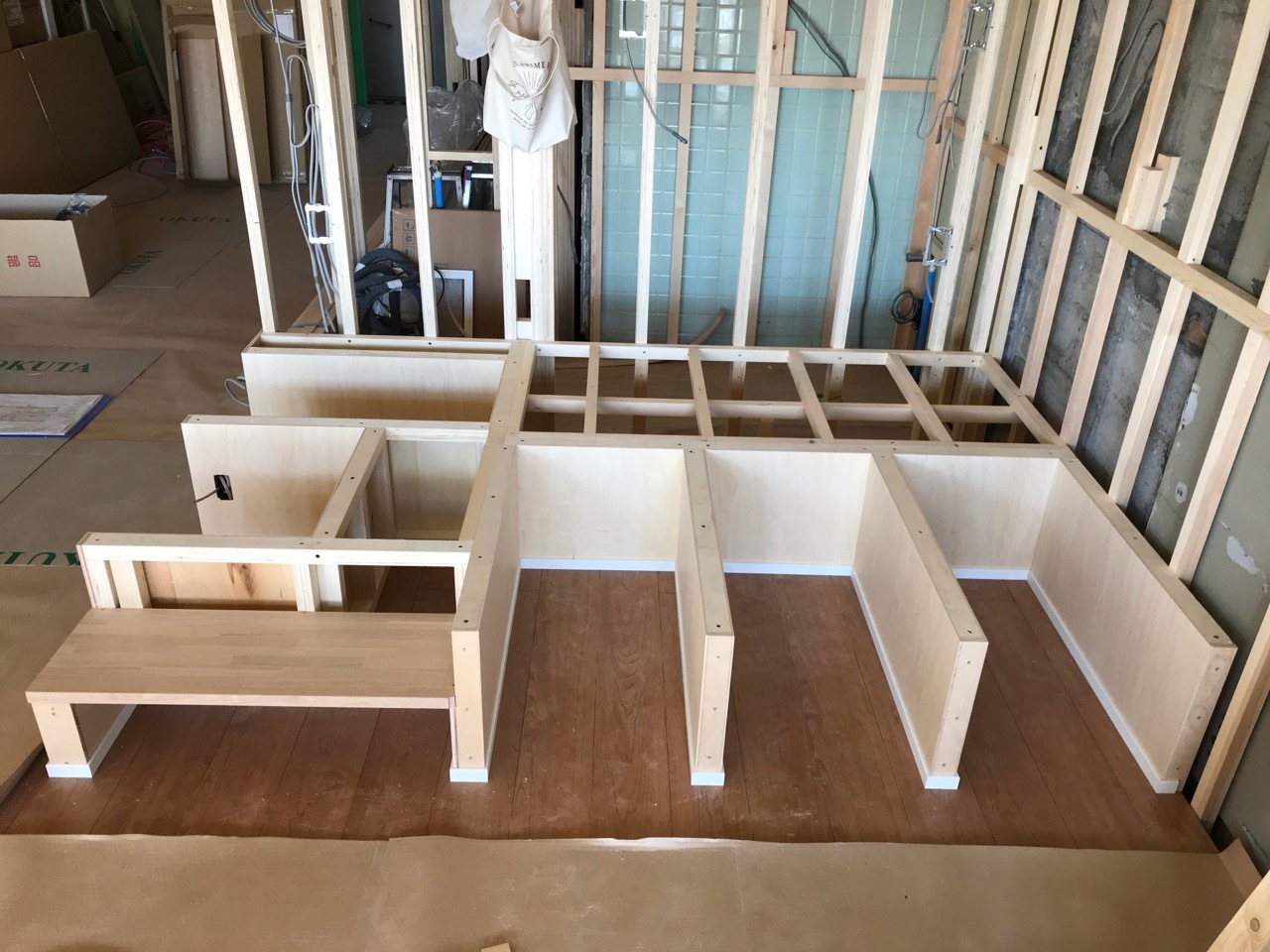 小上がりの骨組み…