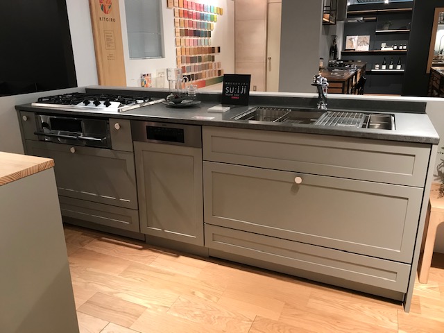 塗装色のキッチン＠WOODONE