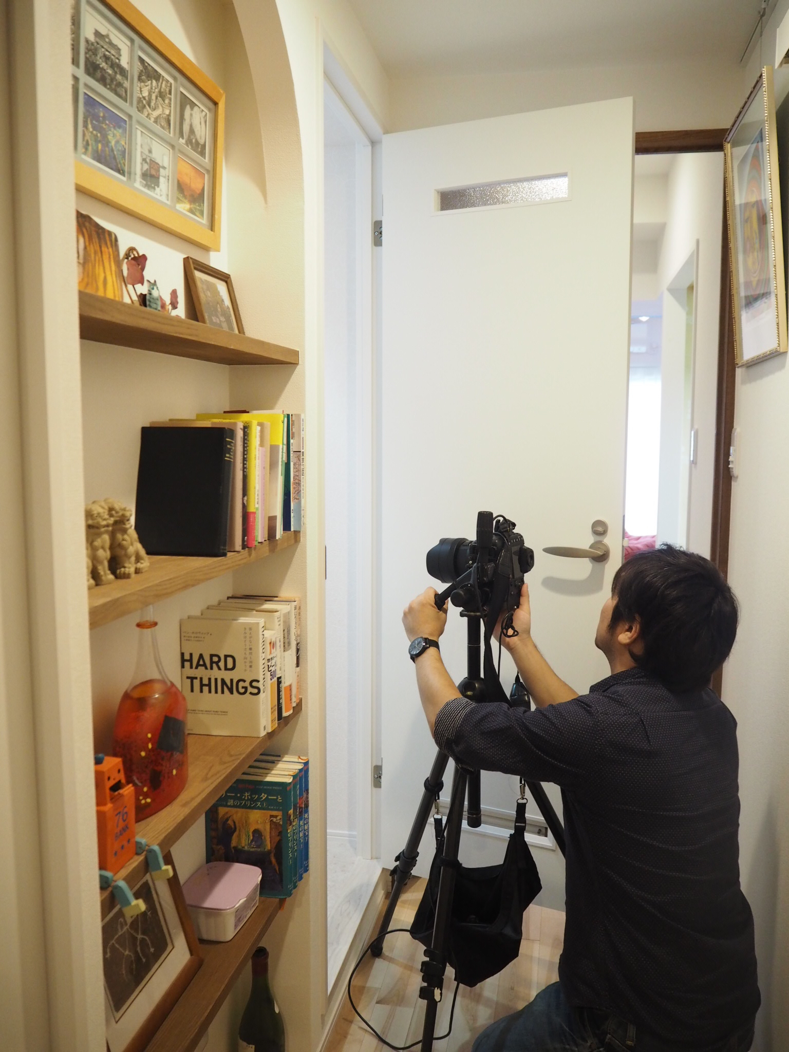 マンションの梁を利用して・CD1000枚以上の収納棚を造作