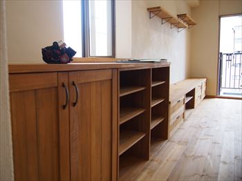 施工例（リビング造作収納）　横浜