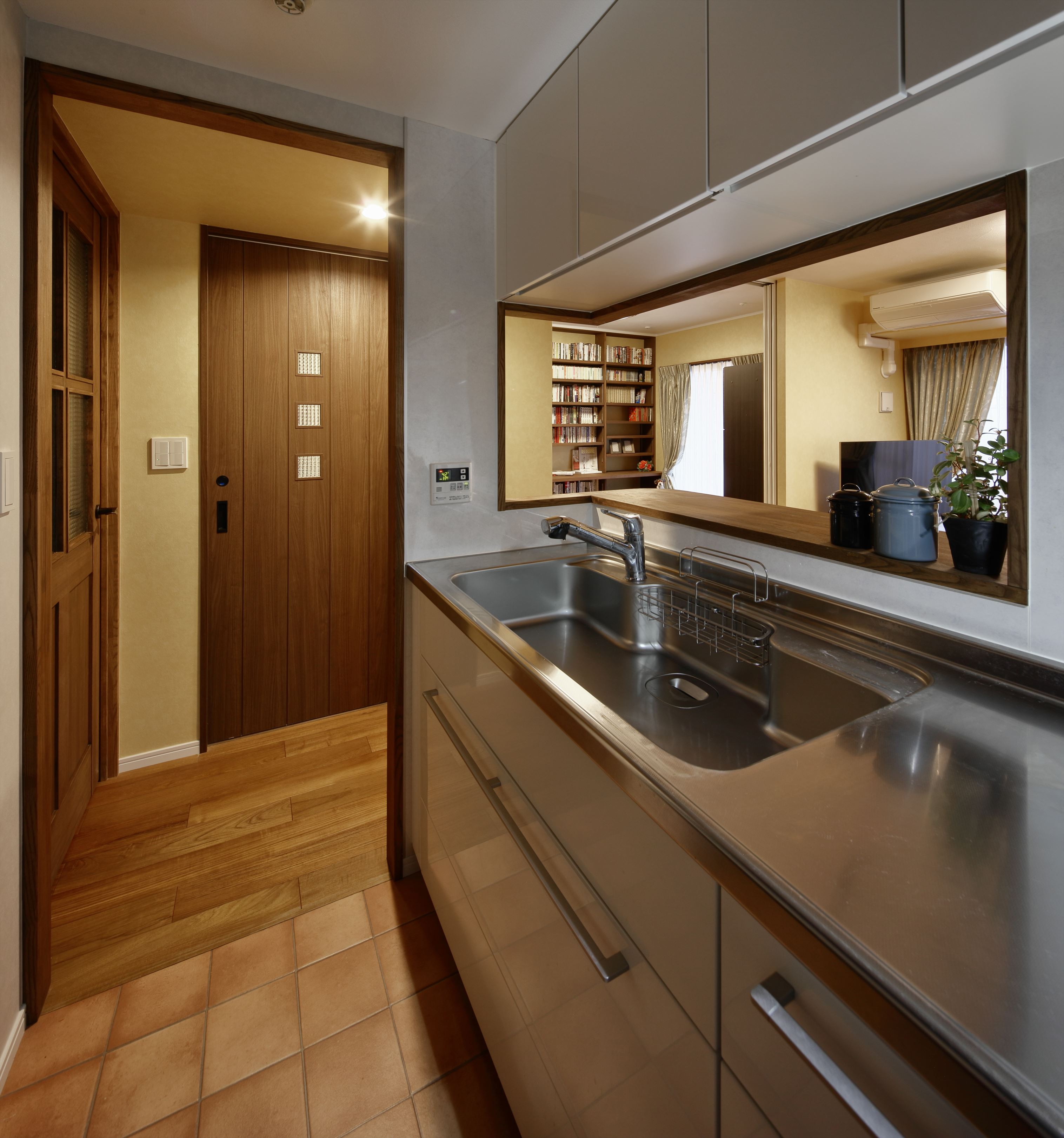 写真撮影～本棚ﾃﾞｽｸの収納造作