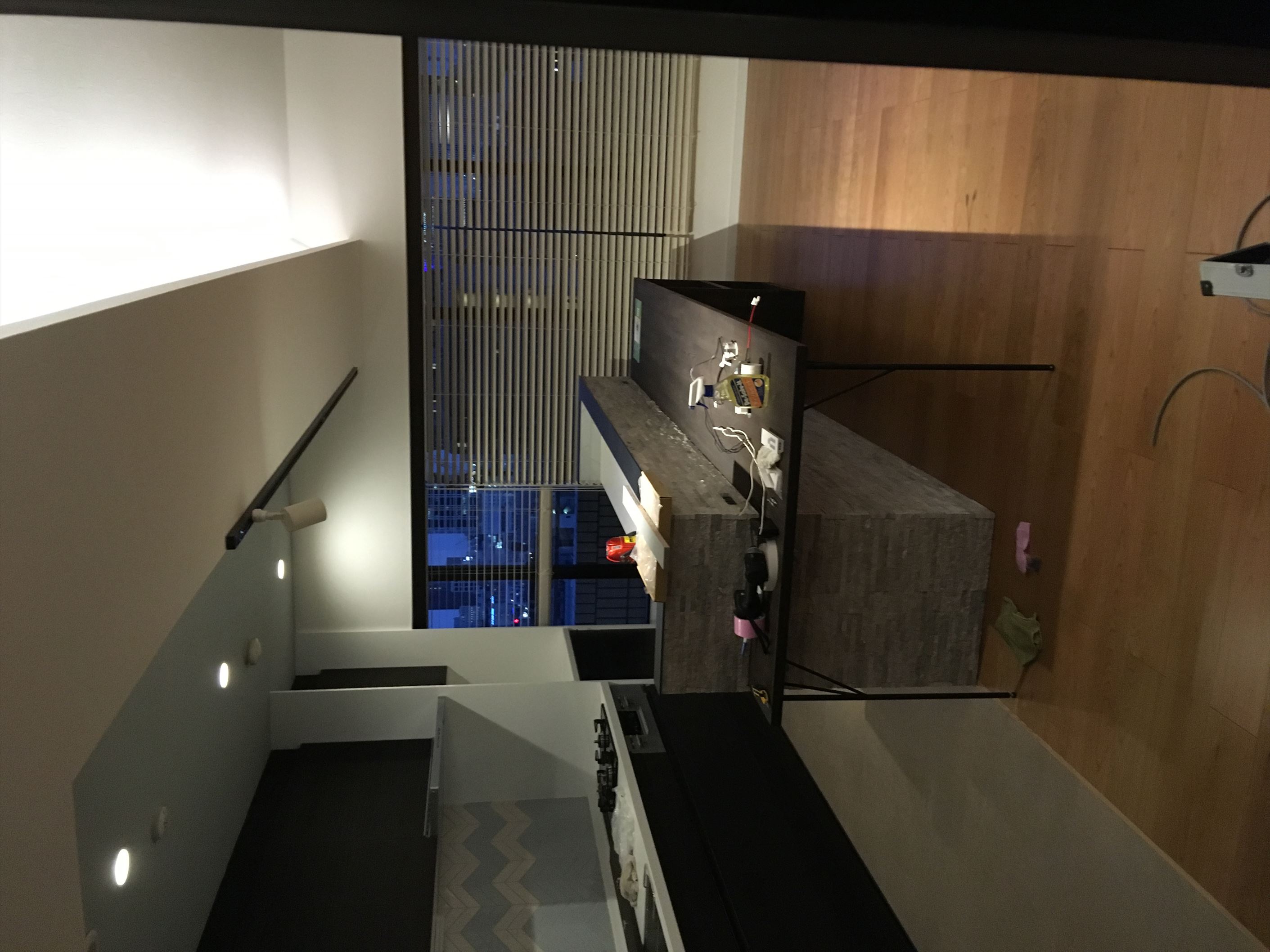 ｱｲﾗﾝﾄﾞｶｳﾝﾀｰ+間接照明＝ﾎﾃﾙﾗｲｸ空間