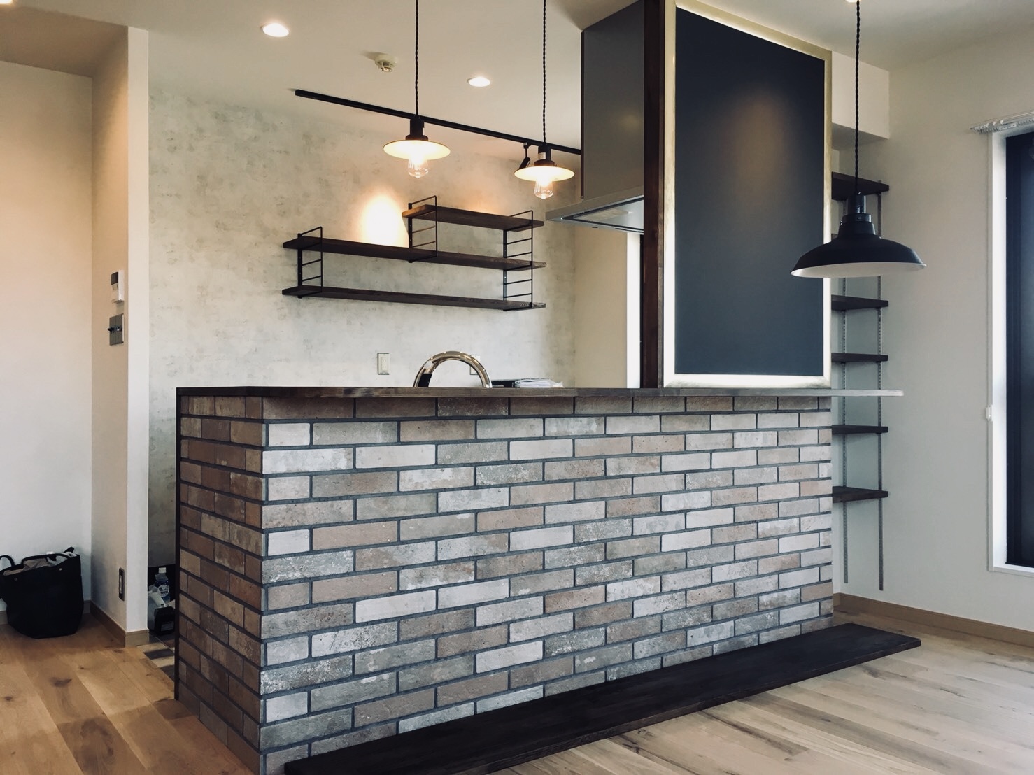 ｶｳﾝﾀｰﾌﾞﾘｯｸ