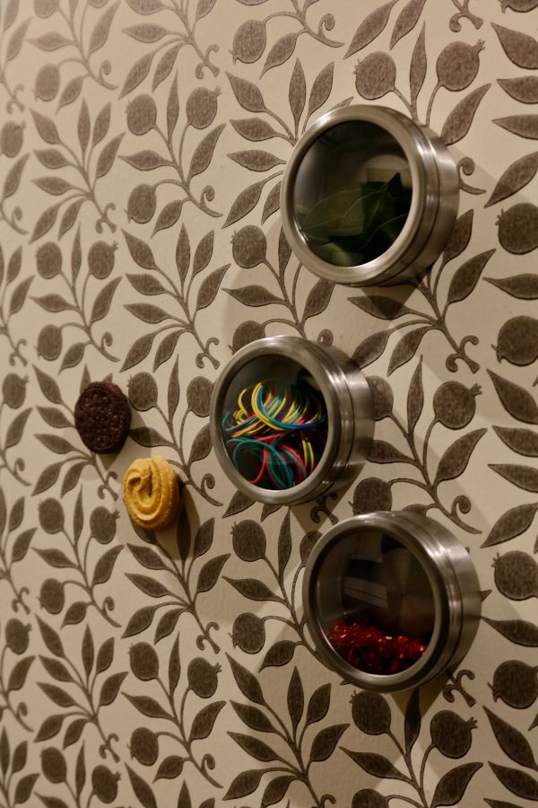 壁マグネットボードで気軽にアレンジして愉しく過ごそう