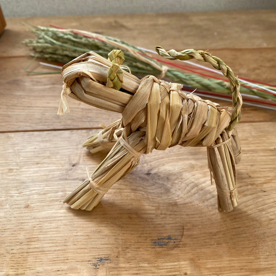 藁のトラで来年の準備