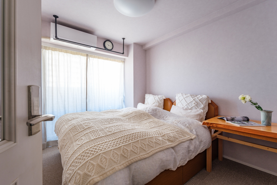 黒いタイルが印象的な凛としたキッチンのあるくらし～その2