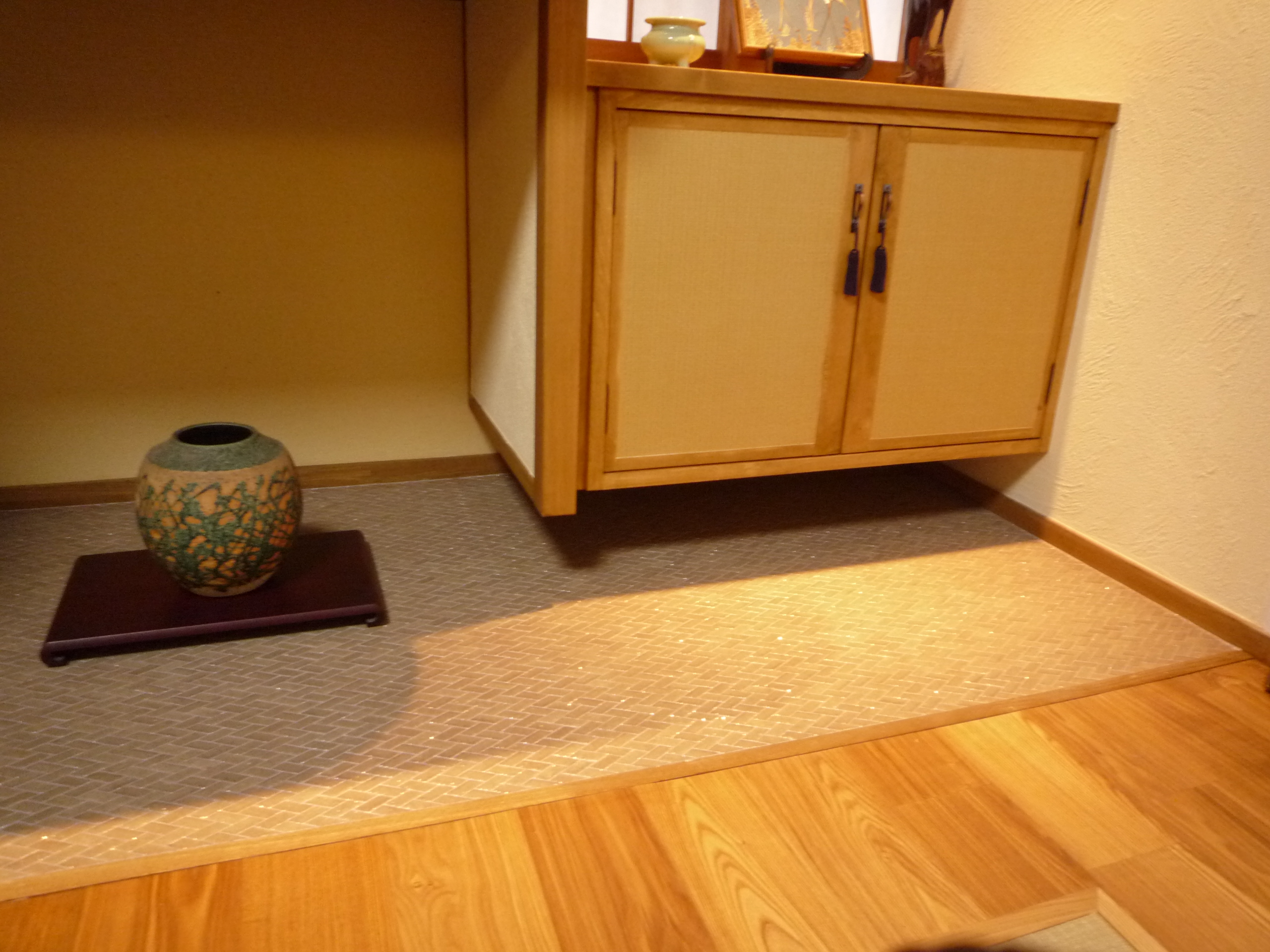 モダンな床の間！？　～ 曲線がつくる柔らかさ ～