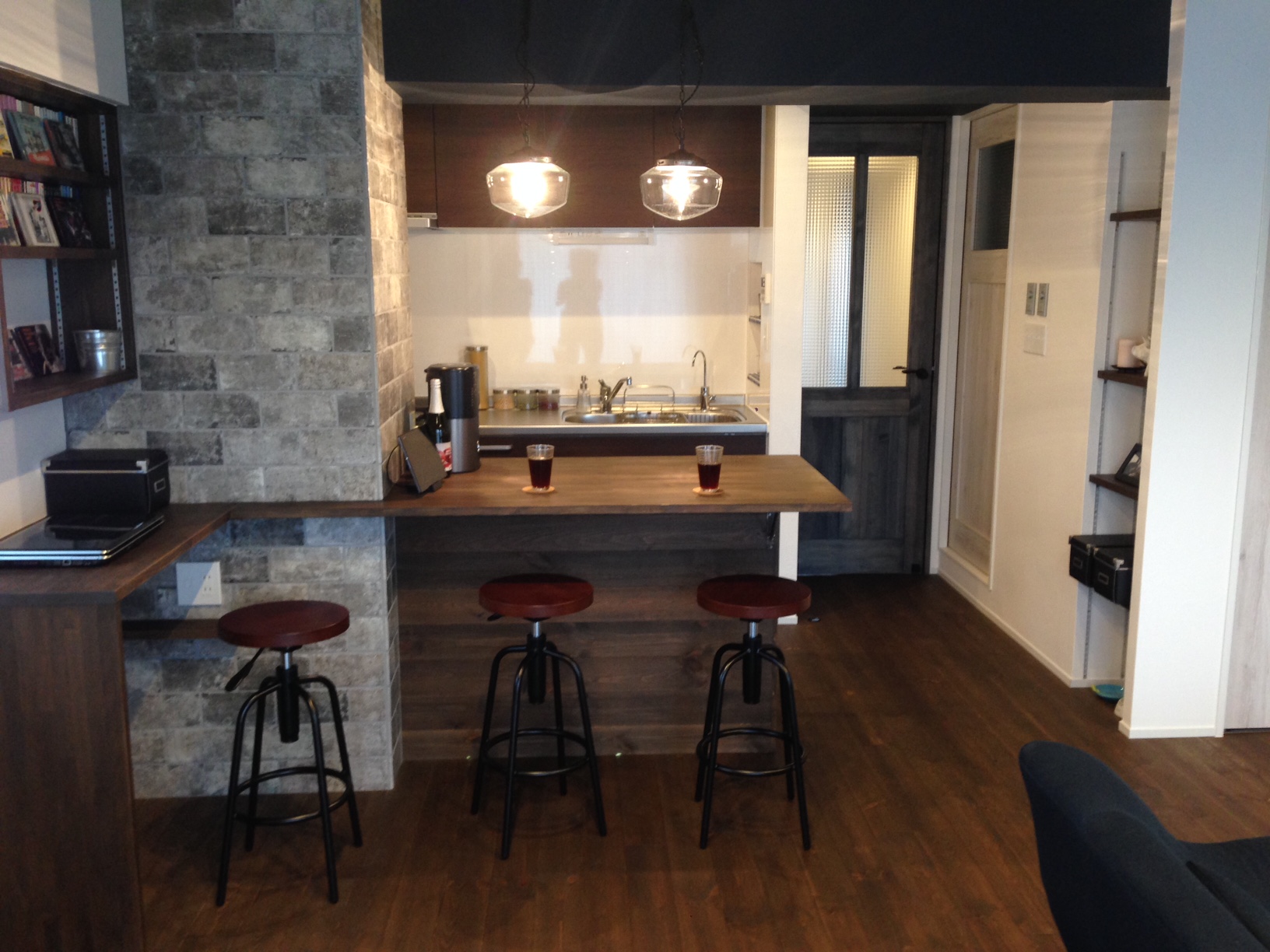 中古リノベでメンズライクのインテリアに！　写真撮影の様子