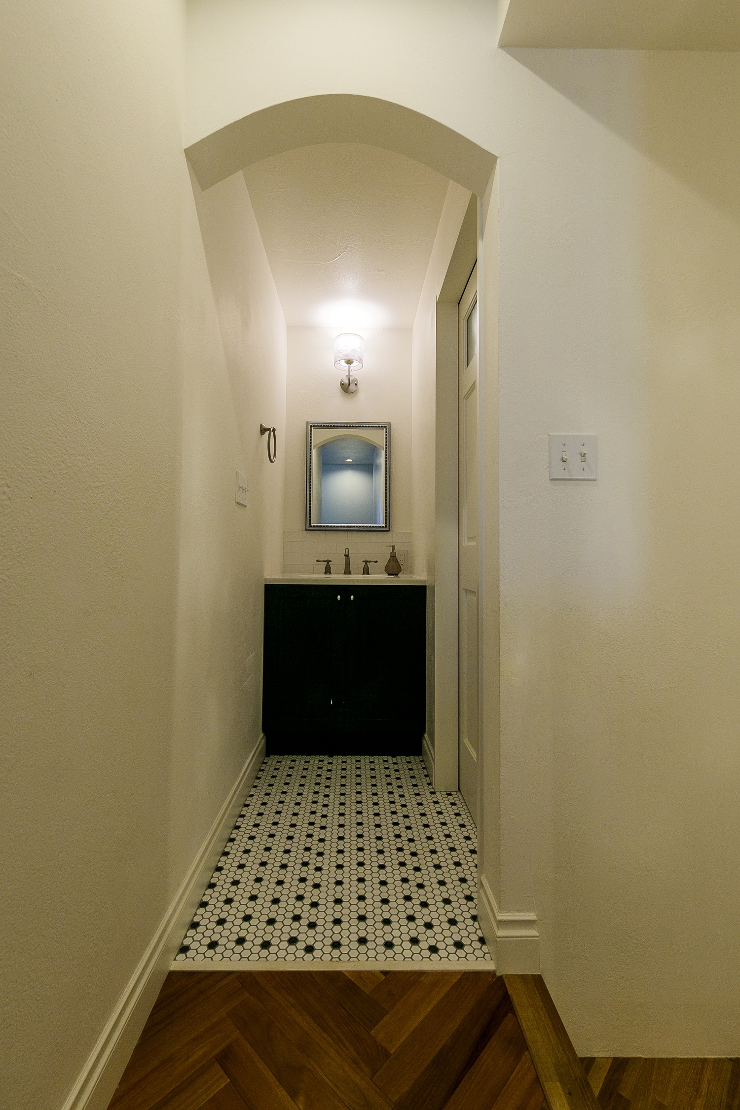 お手入れが楽なアイカのスタイリッシュカウンター