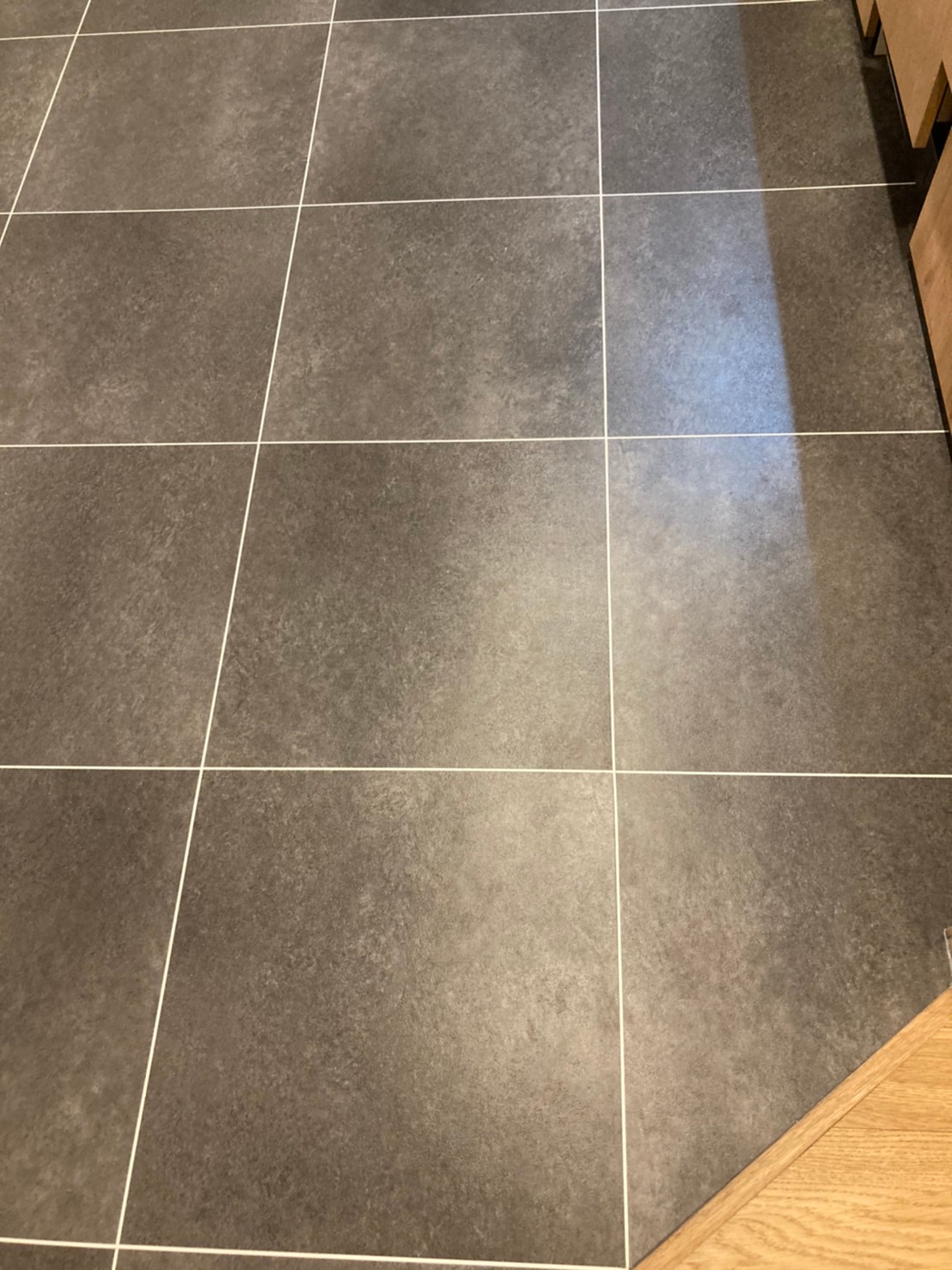 タイルのような仕上がりのフロアタイル♪