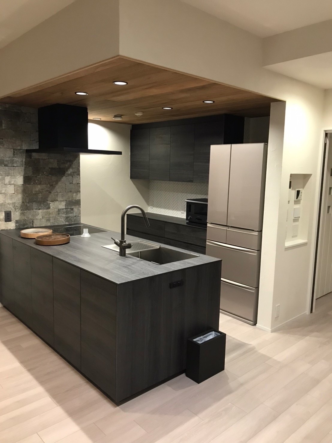 年末のお引渡し　シックな大人のインテリア