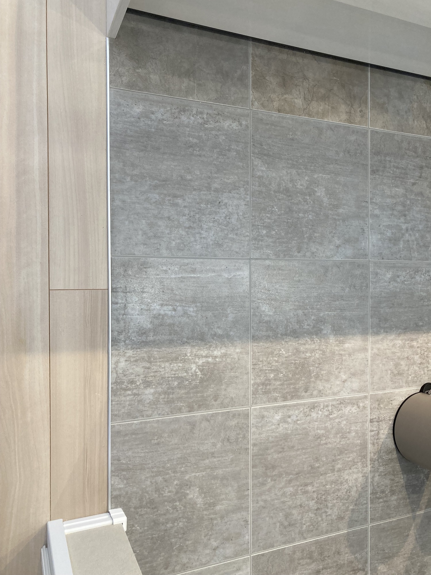 既存フローリングの上にフロアタイルを上張り