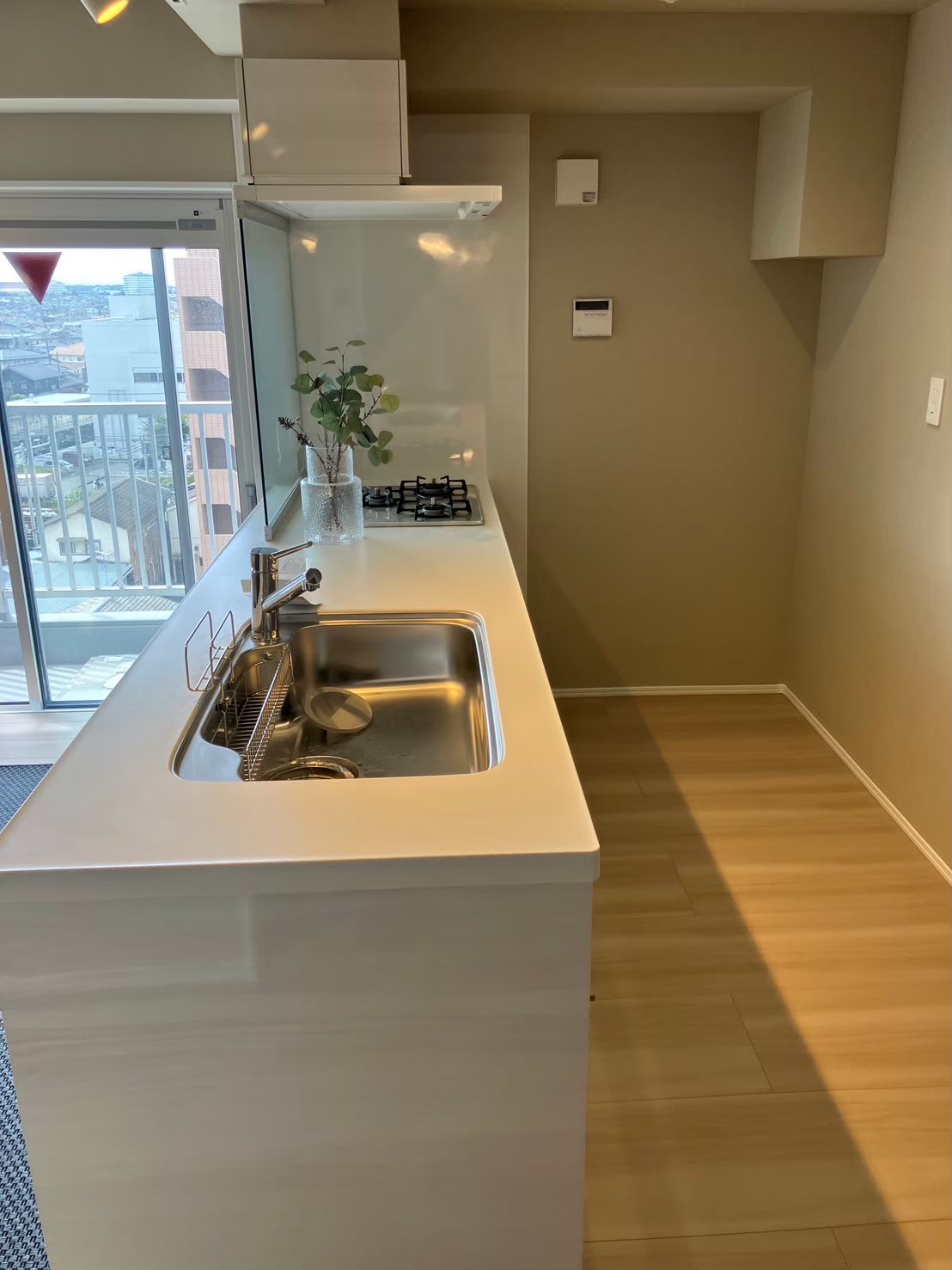 既存フローリングの上にフロアタイルを上張り