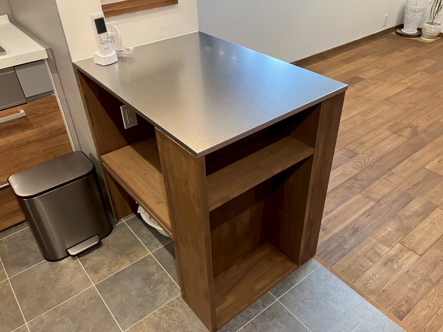 ステンレス天板の造作キッチンカウンター♪