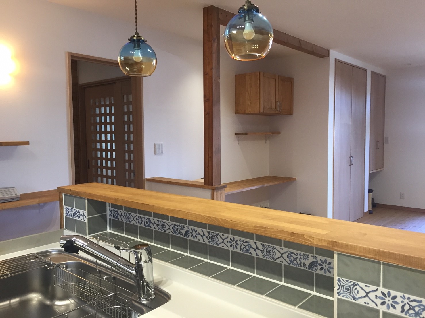 猫と和みの家～玄関ホールの建具の秘密～