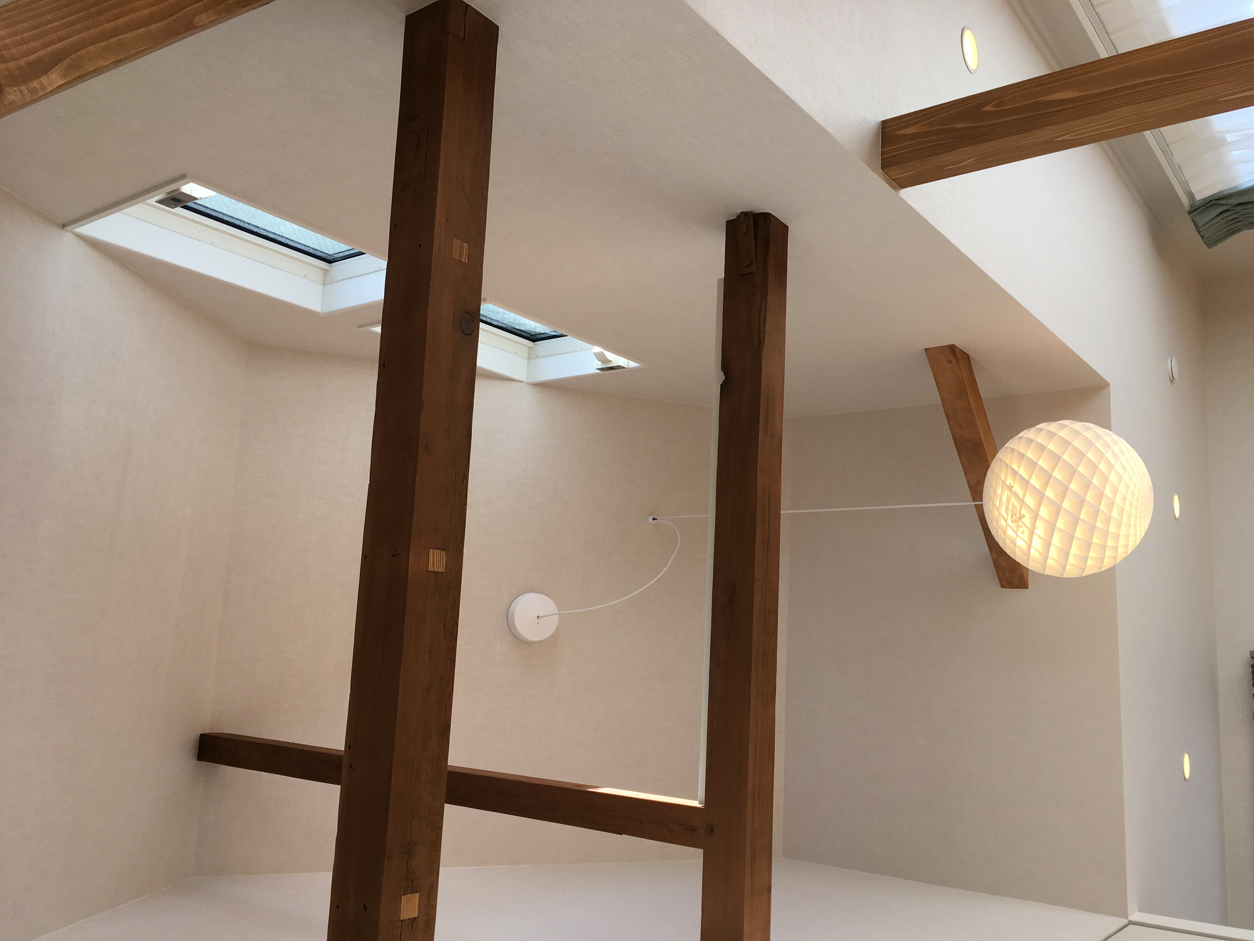 空間を彩る北欧照明―吹き抜けペンダント―