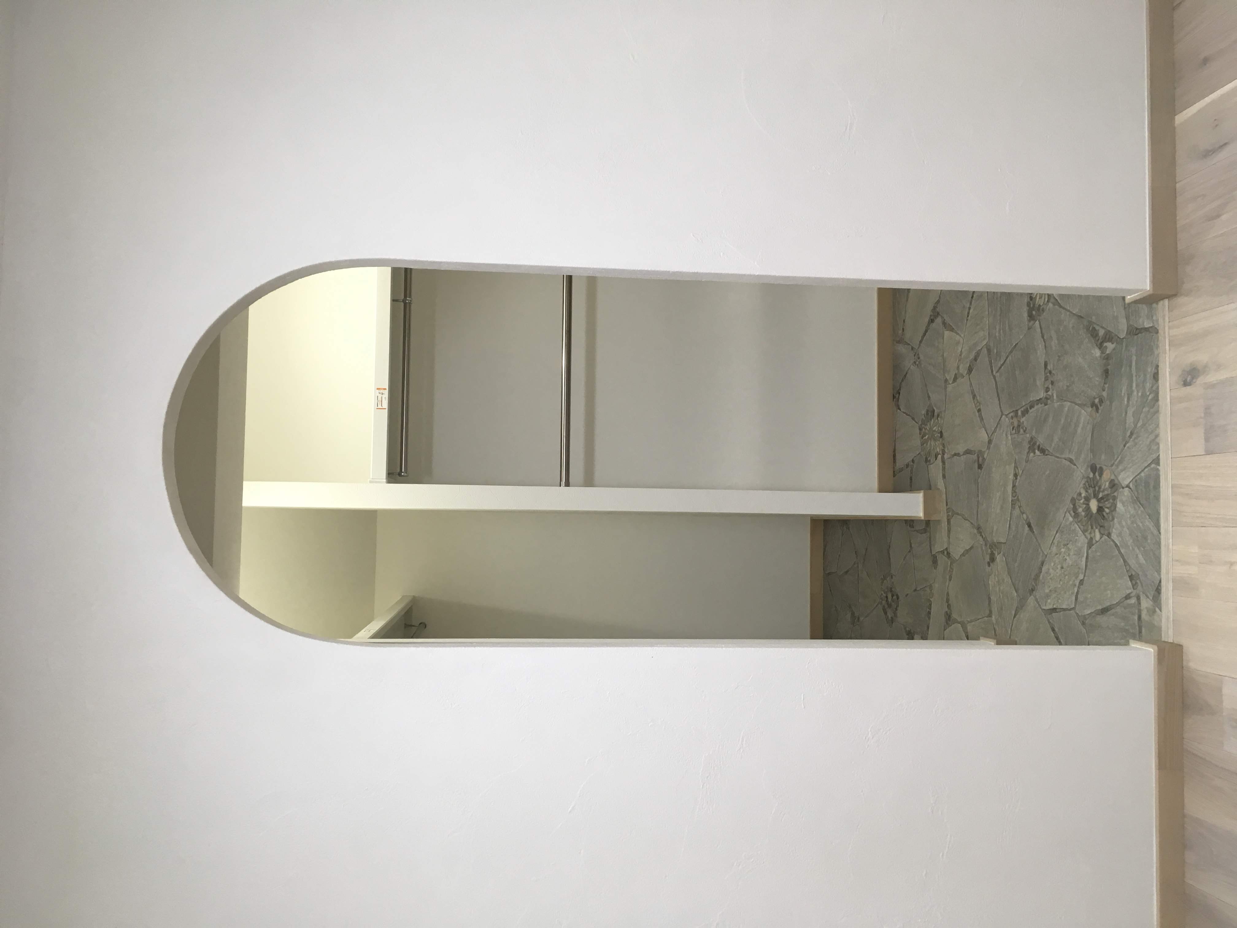 ウォークインクローゼットの収納実例_入り口にもこだわりました