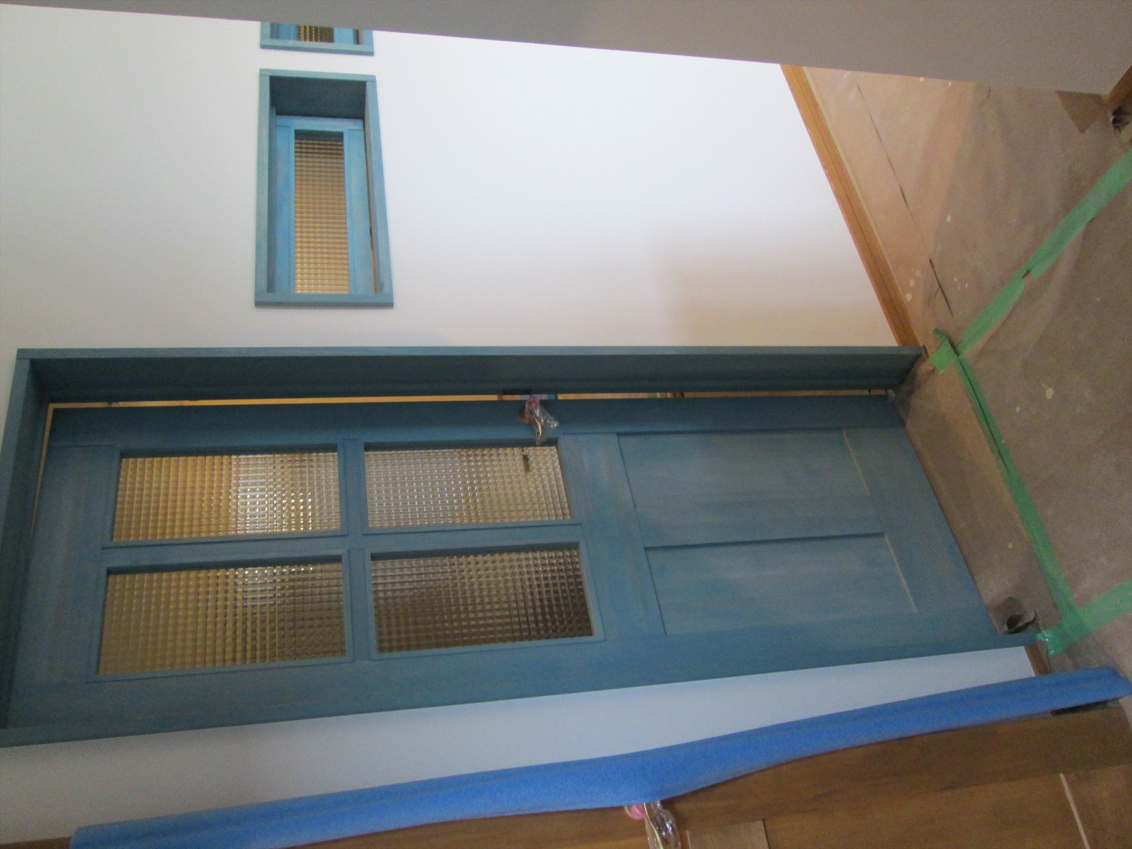 ﾀｰｺｲｽﾞﾌﾞﾙｰの建具と内窓＆ﾅﾁｭﾗﾙｵｰｸの建具がカワイイ♪