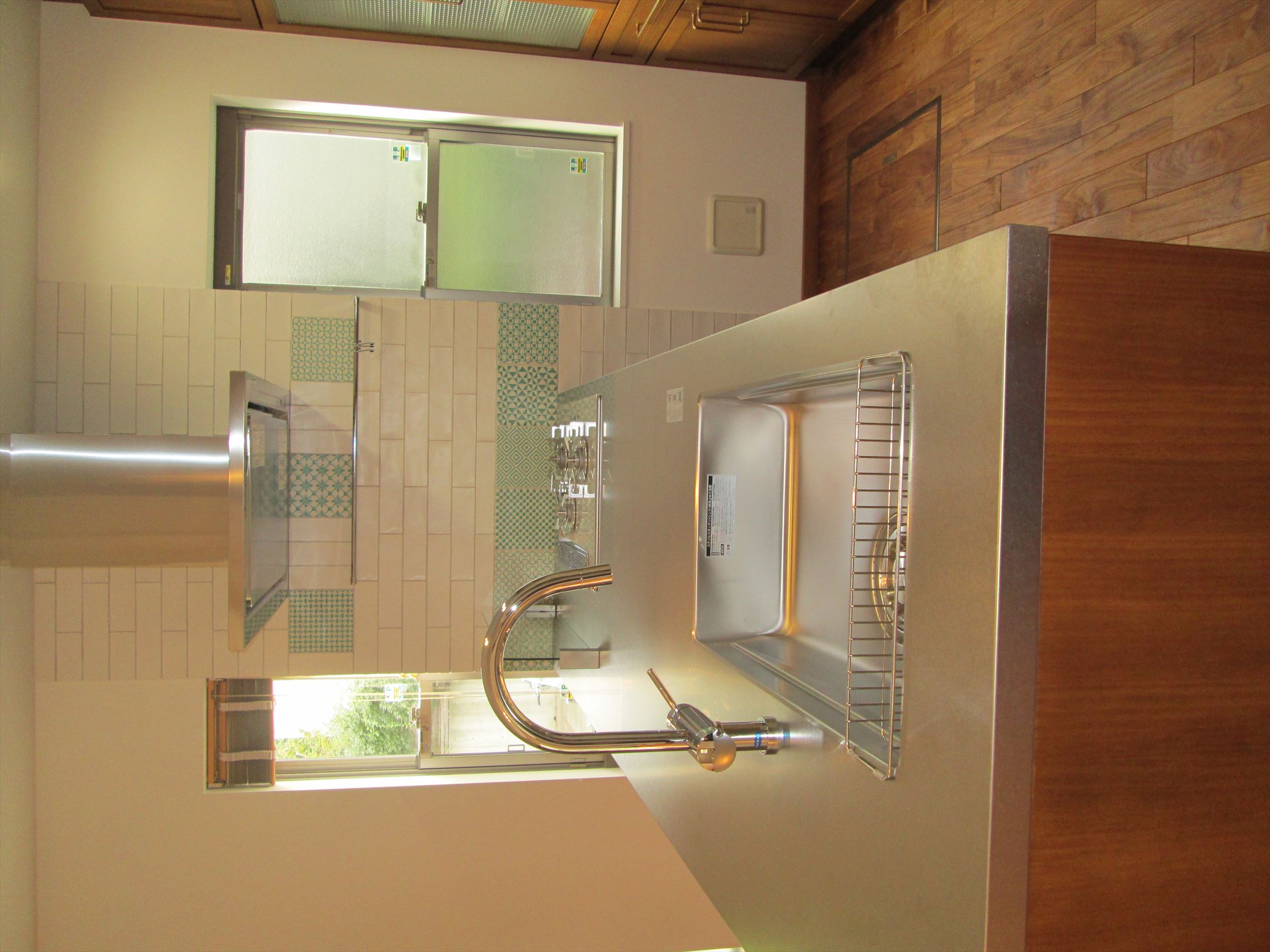 ﾁｰｸの床、ｳｯﾄﾞﾜﾝのｷｯﾁﾝ、素敵なお庭のLDK完成しました！