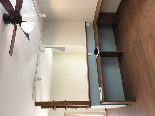 ﾌﾞﾙｰｸﾞﾚｰのｸﾛｽがﾐﾃﾞｨｱﾑﾌﾞﾗｳﾝとピッタリ！いい色合いです