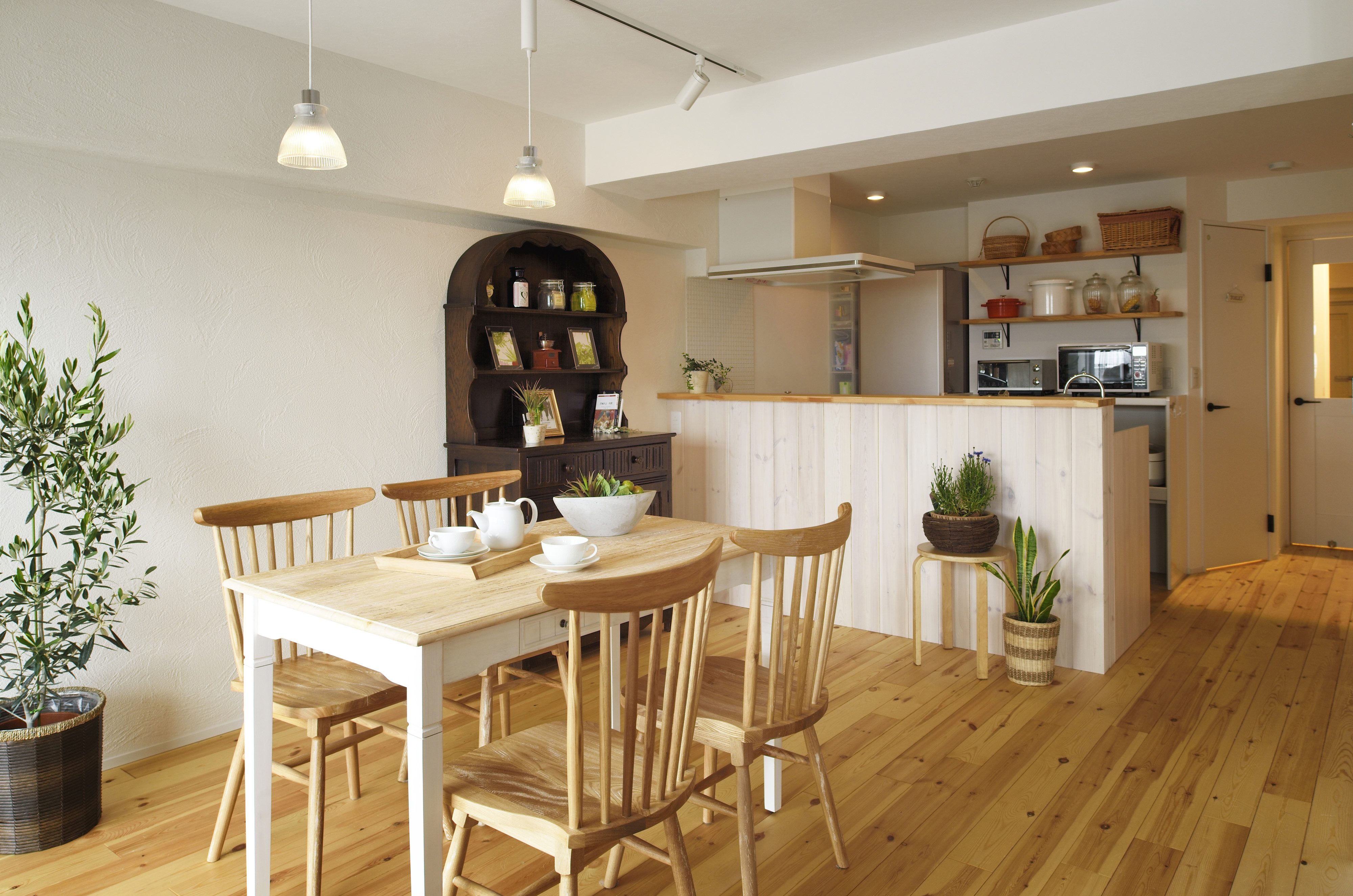 壁の腰の羽目板　いろいろな色に塗装🎨