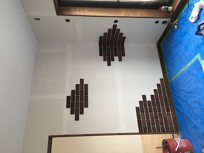 ブリックタイルをデザイン張りに♪