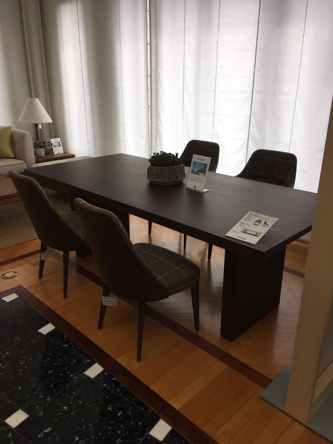 家具のショールームに行ってきました。