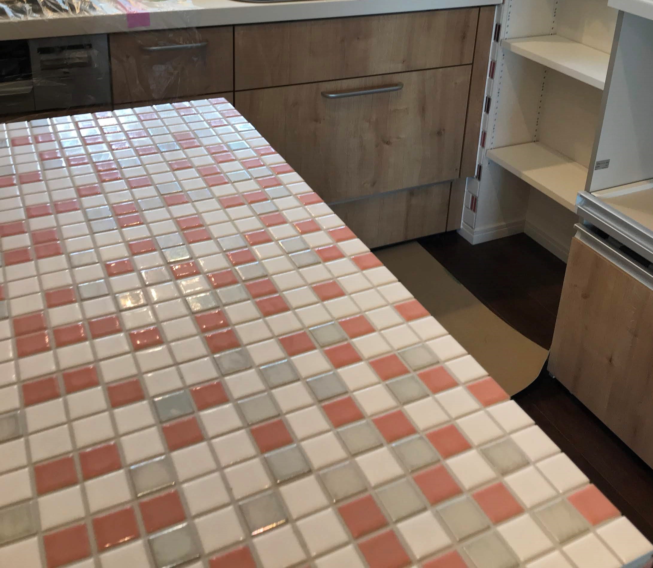 キッチンの作業台　モザイクタイル編